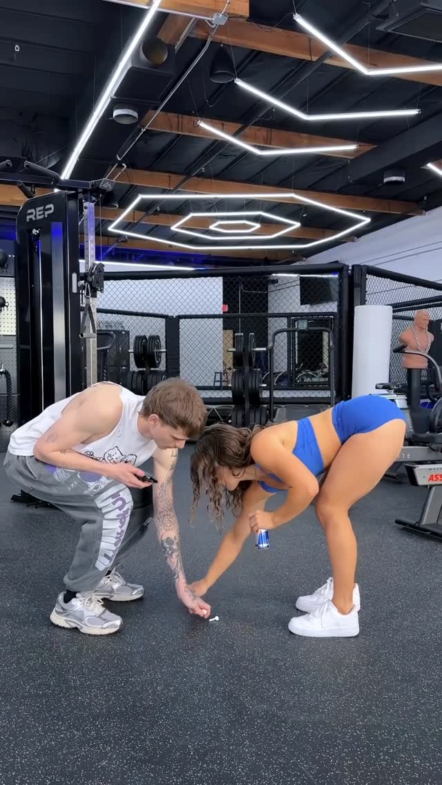 Well that was awkward 🎧
@redbullusa #gymhumor #music #fitness
