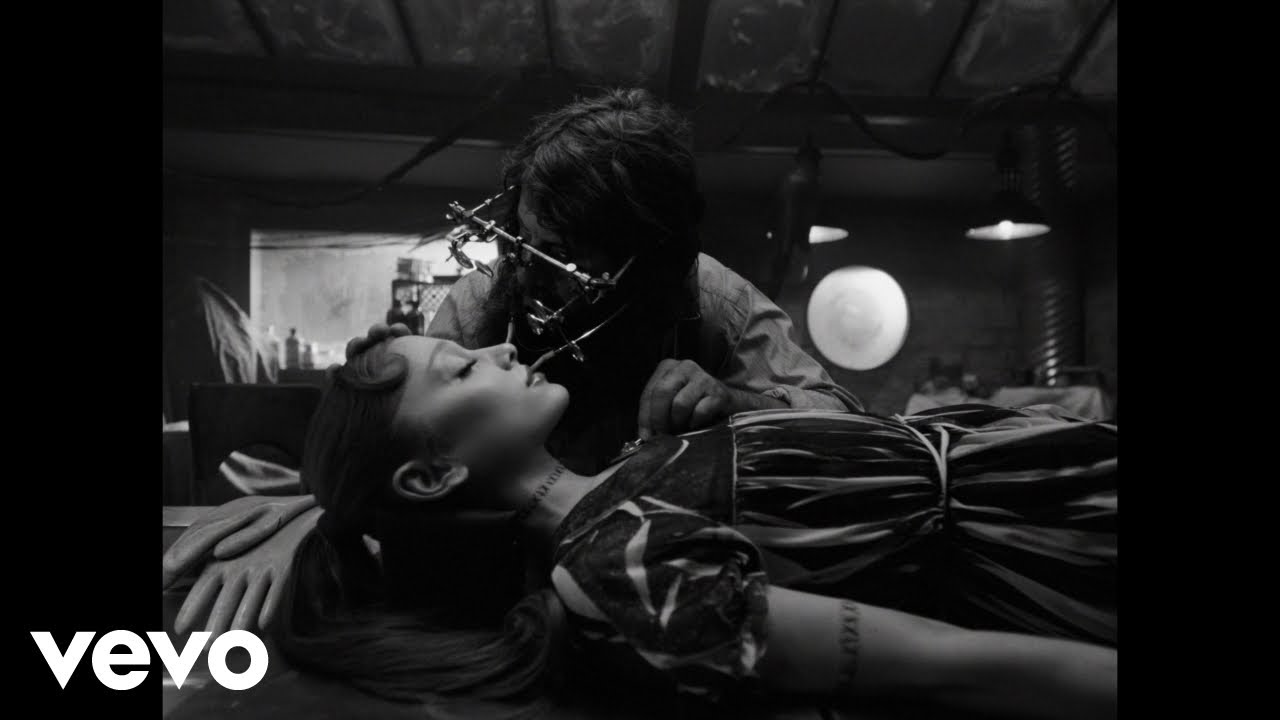 Ariana Grande - Hampstead